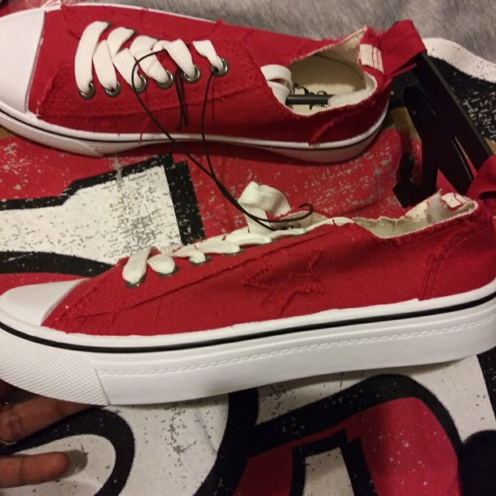 Shoes - Picture 4 of 6